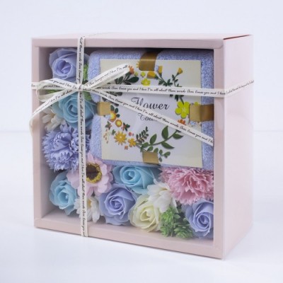 Cutie Aranjament Floral Sapun cu Prosop Pami