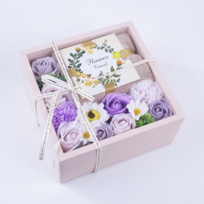 Cutie Aranjament Floral Sapun cu Prosop Pami